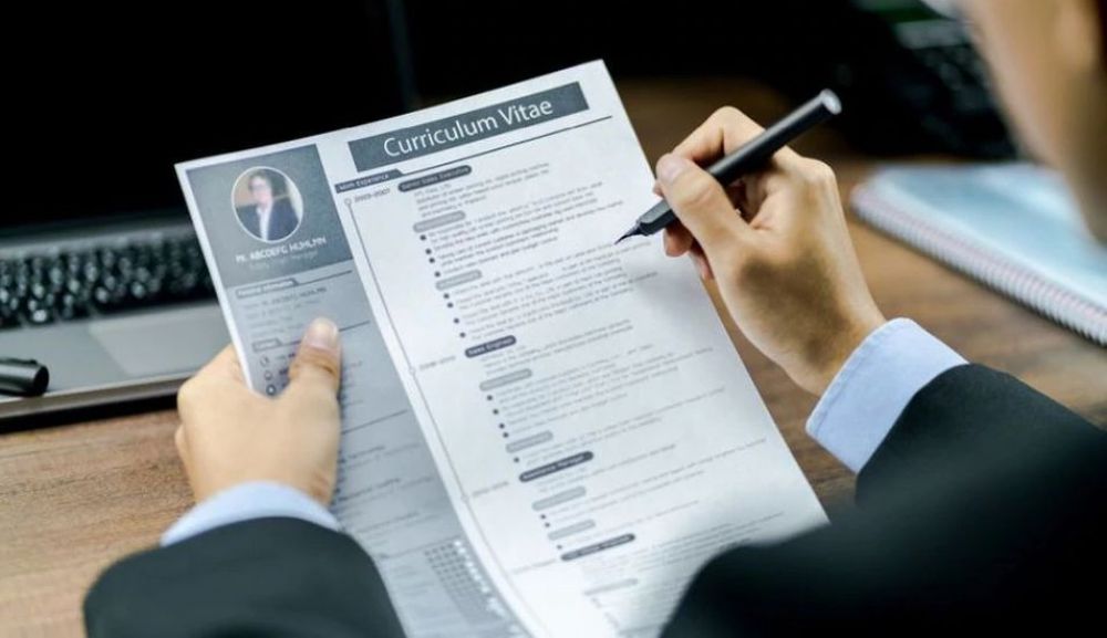 Cómo preparar un CV y carta de motivación para estudiantes que buscan pasantías o becas